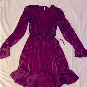 Super cute low cut tie dress